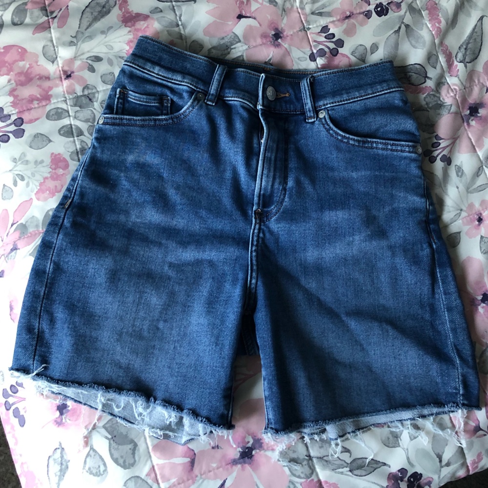 Midi Rise Express Shorts - Picture 2 of 5